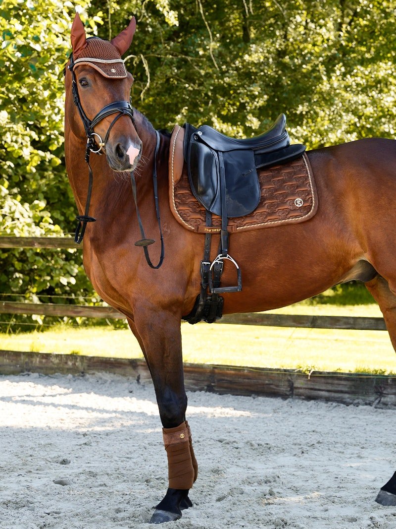 PS of Sweden Polos Velvet Monogram - Fudge - PS of Sweden - Equiluxe Tack
