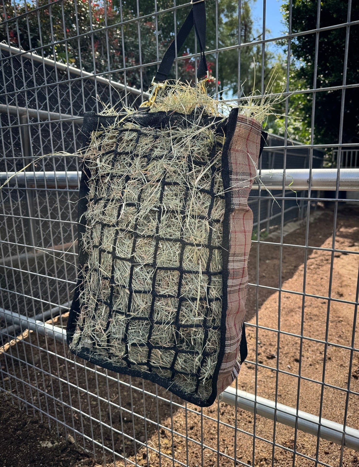 Deluxe Slow Feed Hay Bag - 1 Flake - Kensington Protective Products - Equiluxe Tack