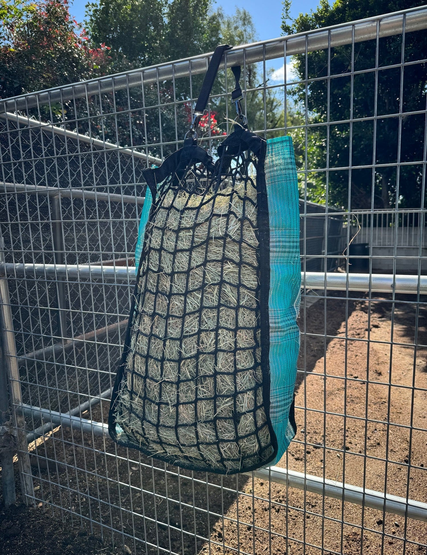 Deluxe Slow Feed Hay Bag - 2 Flake - Kensington Protective Products - Equiluxe Tack