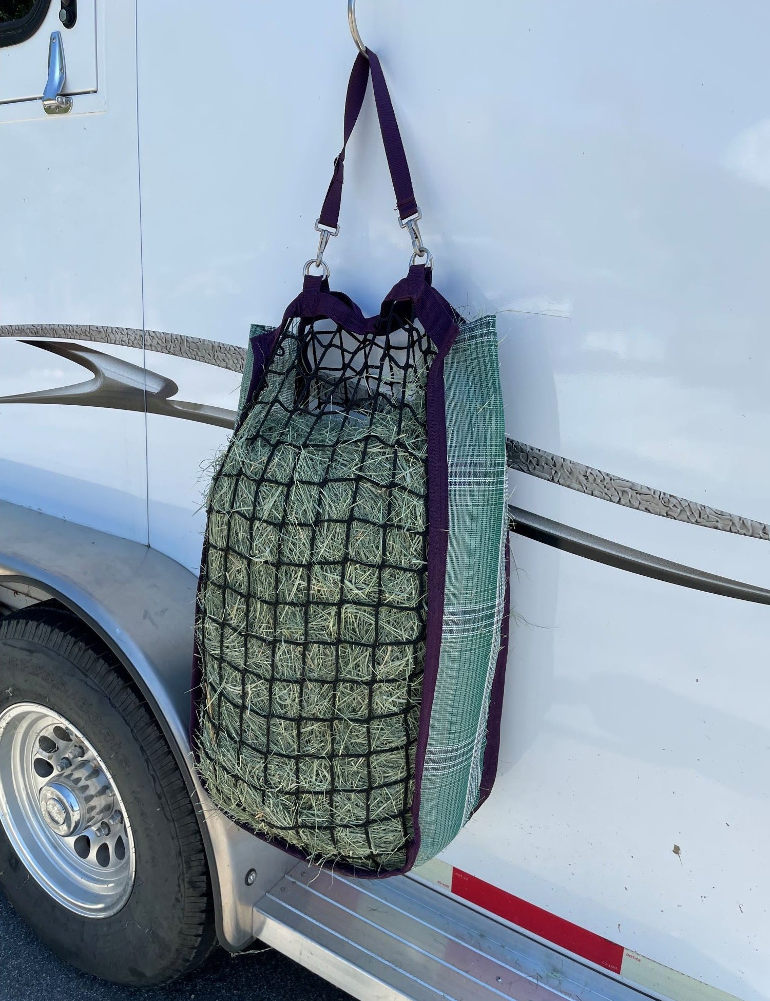 Deluxe Slow Feed Hay Bag - 2 Flake - Kensington Protective Products - Equiluxe Tack