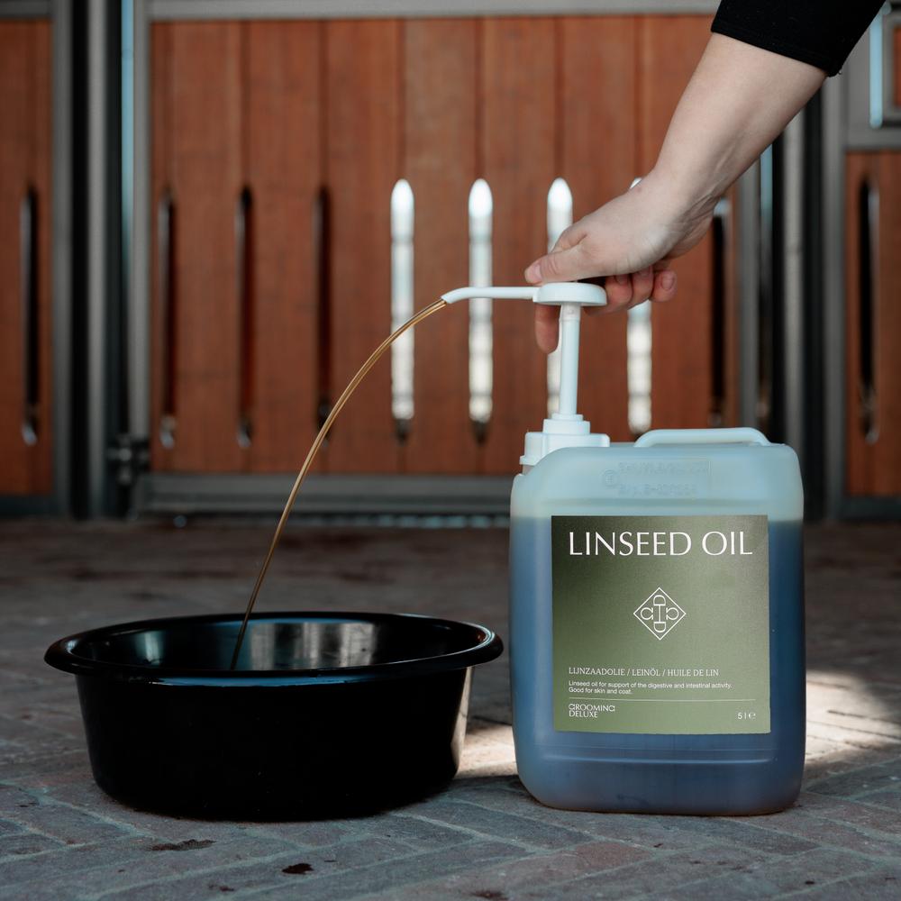 Grooming Deluxe Pump for Linseed Oil 5L - Equiluxe Tack