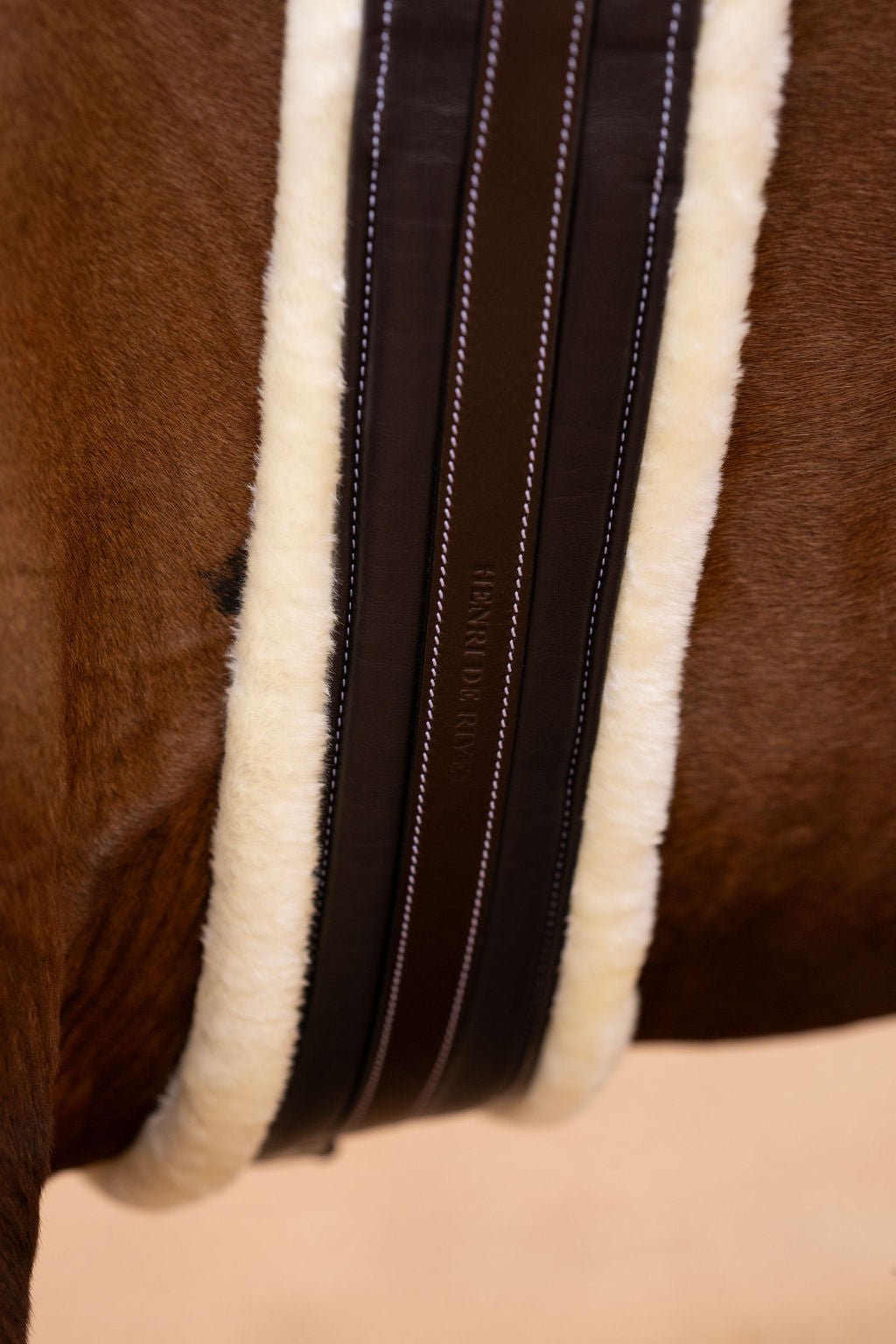 Henri de Rivel Advantage Chafeless Sherpa Fleece Girth - Henri de Rivel - Equiluxe Tack