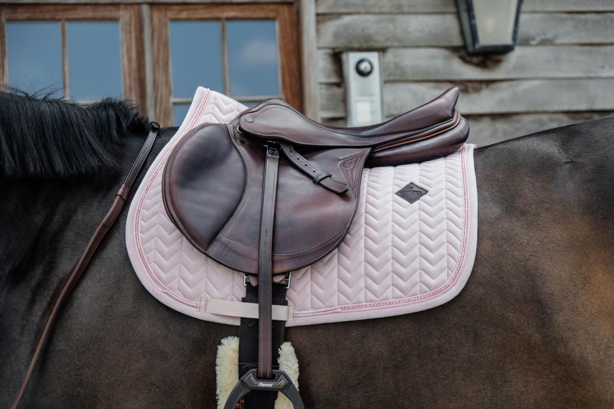 Kentucky Horsewear Saddle Pad Velvet Pearls Jumping - Soft Rose - Kentucky Horsewear - Equiluxe Tack