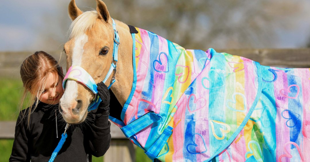 Ponyo Horsewear Rainbow Hearts No Fill Turnout Blanket - Ponyo Horsewear - Equiluxe Tack