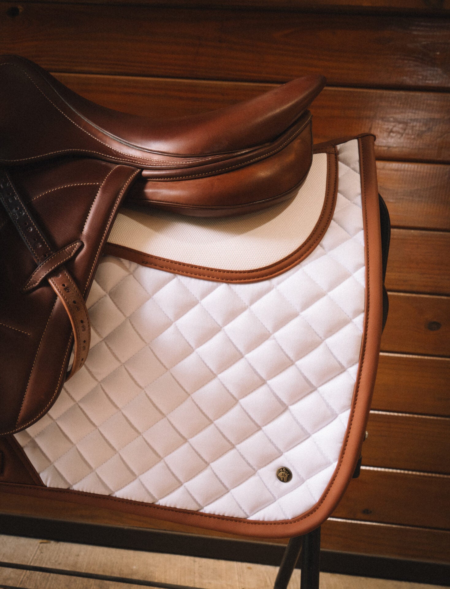 Sixteen Cypress X ThinLine Jumper Pad – White & Cognac - Sixteen Cypress - Equiluxe Tack